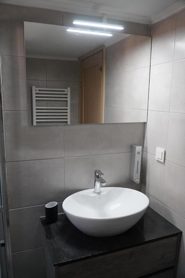 Modern In οld τown Apartment *
